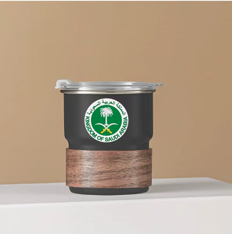 Coffee Tea Name - كوب قهوة جديد مع شعار. قم
